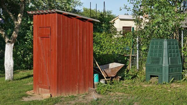 Туалет в частном доме и на даче: виды, описание, фото