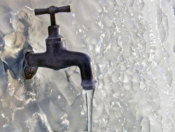 Водоснабжение на даче зимой, основные проблемы организации водоснабжения и советы по их предотвращению